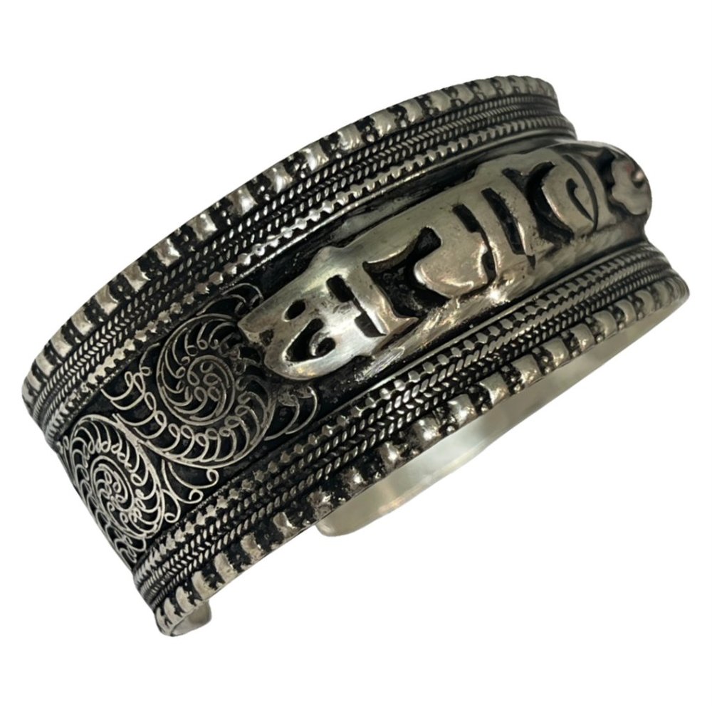 Tibetan Om Mani Padme Hum Yoga Meditation Mantra Cuff Bracelet